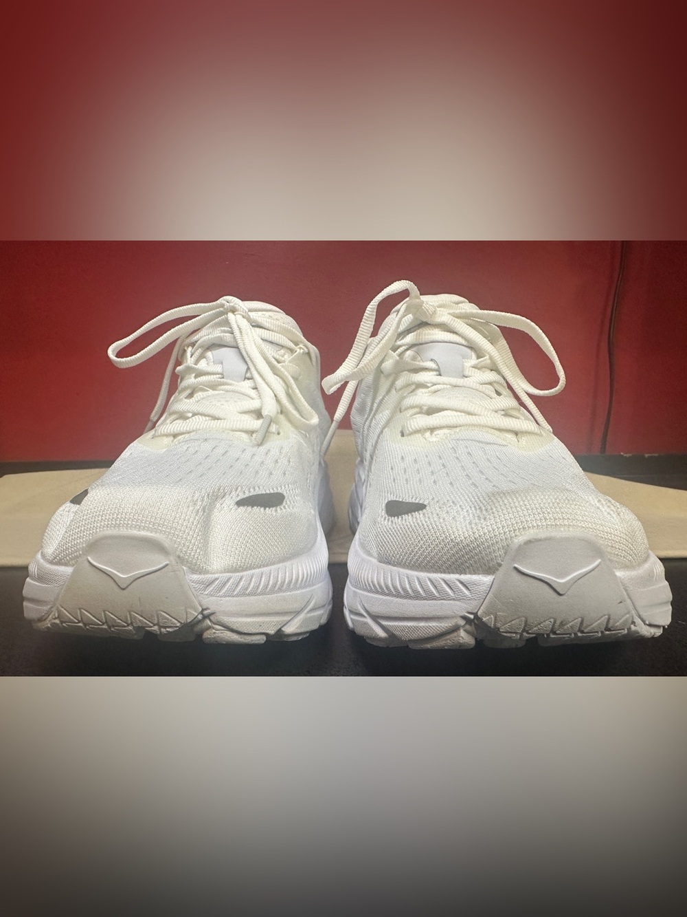 Hoka One One Clifton 8 Running Shoes White with Silver/Gray Accents Men’s Sz 8D - Picture 4 of 11
